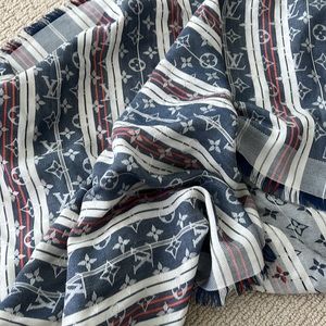SOLD 💰 Louis Vuitton Scarf: silk / wool blend